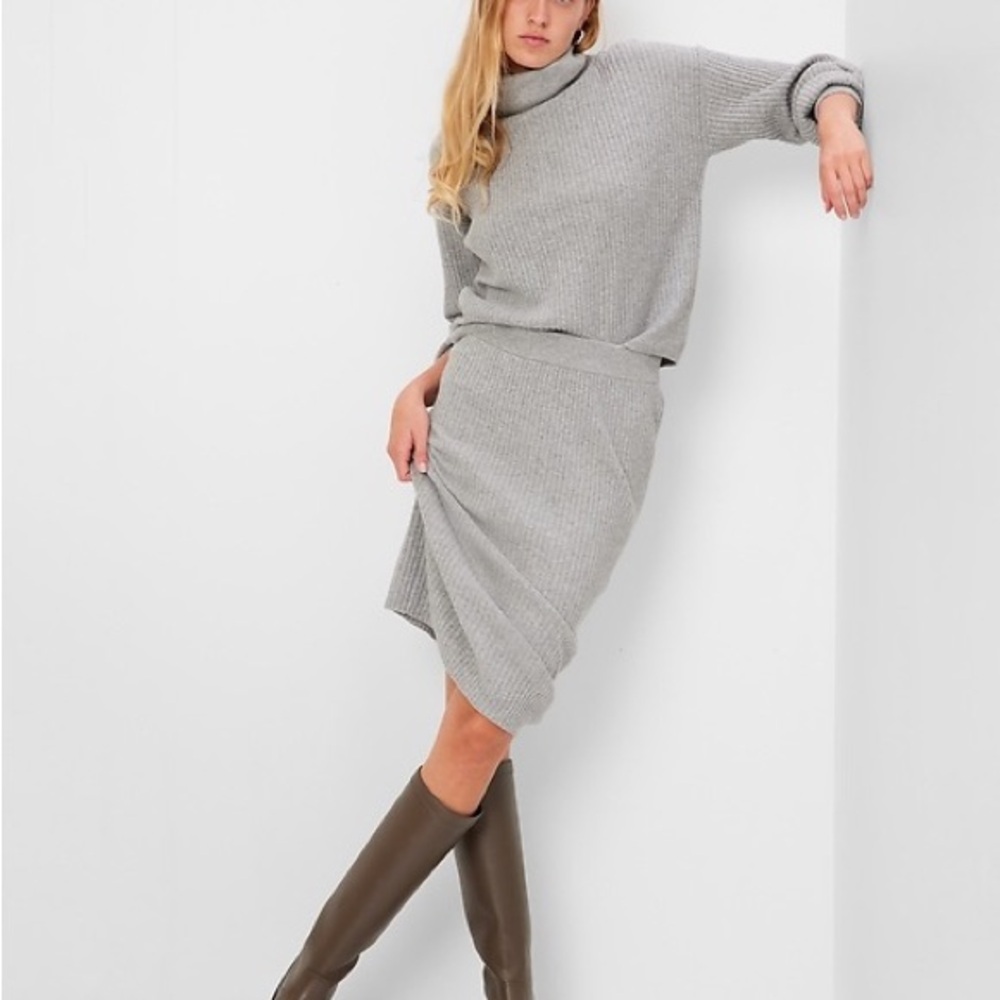 GAP CASH SOFT GREY HEATHER MIDI LENGTH SWEATER SKIRT - SZ L petite "LIKE NEW"